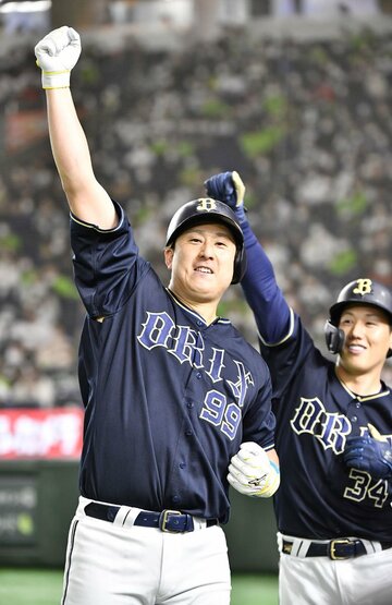  同点２ランのラオウ杉本はベンチ前で昇天ポーズを決めた（東スポＷｅｂ）