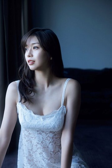牧野真莉愛　新作写真集の先行カット