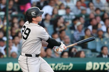 初回、先制３ランを放った巨人・ダルベック