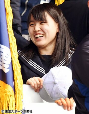  笑顔でリハーサルを行う高見遥香さん
