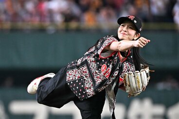 セレモニアルピッチに登場した横田真悠