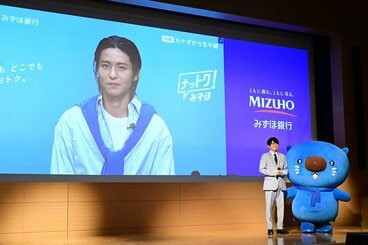 カナダからの中継で登場した目黒蓮(左)と、イベントに登壇した梶裕貴(右)