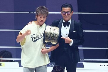 トニー・ララミーとの対戦が決まった神龍誠（左）　