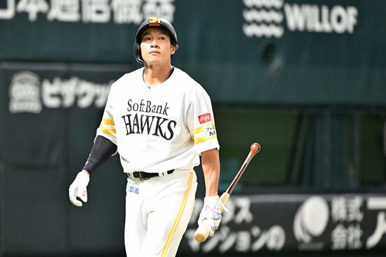 初回、好機で見逃し三振に倒れたソフトバンク・柳田