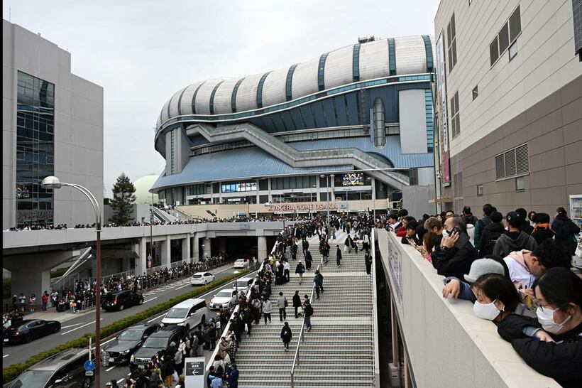 侍ジャパンを一目見ようと京セラドームは黒山の人だかりに