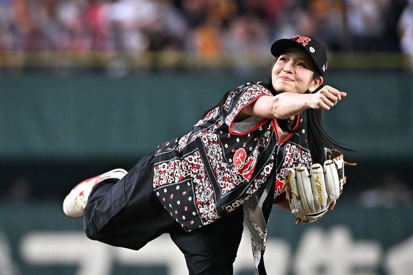 セレモニアルピッチに登場した横田真悠