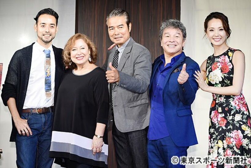  左から洋輔、キャシー中島、勝野洋、尾藤イサオ、壱城あずさ