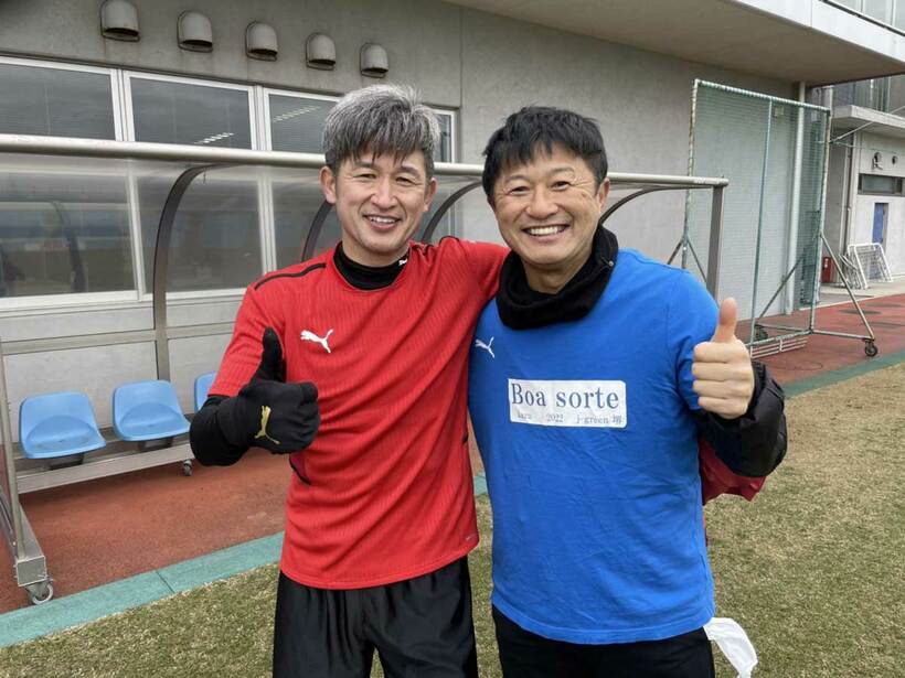  合同自主トレを行ったカズと武田氏（武田氏の公式ブログから）