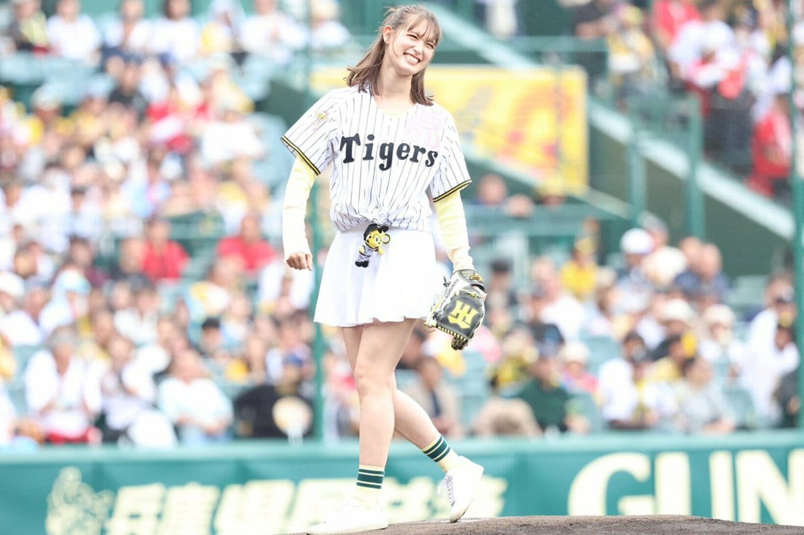 ワンバウンドになり悔しい表情のトラウデン直美