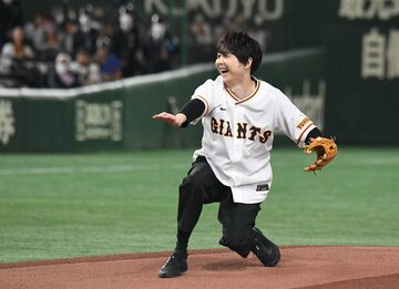 始球式を行った梶裕貴