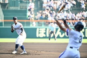 奪三振ショーを繰り広げた沖縄尚学・末吉（左）