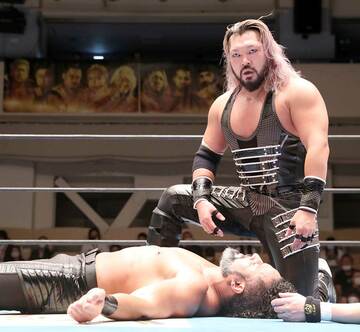  タマ・トンガとのバレットクラブ同門対決を制し４勝目を挙げたＥＶＩＬ