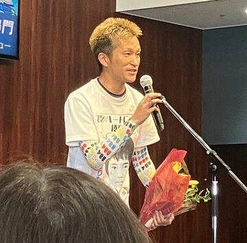オープニングセレモニーに登場した西山貴浩