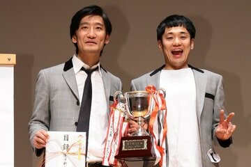 今年２月、漫才新人大賞で優勝したマッハスピード豪速球。さかまき（左）とガン太さん