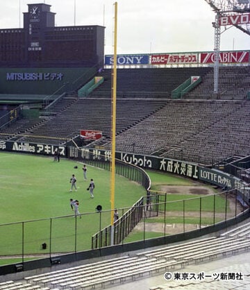 1991年の甲子園球場。ラッキーゾーンは復活するか