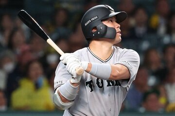 同点ソロを放った大城卓三