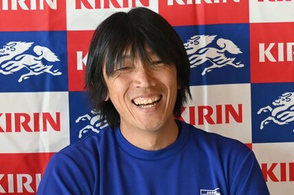 取材に応じた中村俊輔コーチ