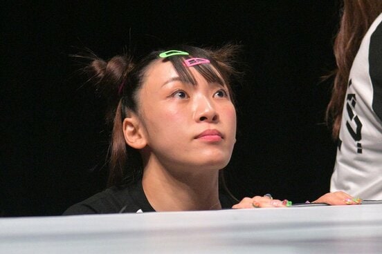 神田明神ホール大会でセコンドについたフワちゃん