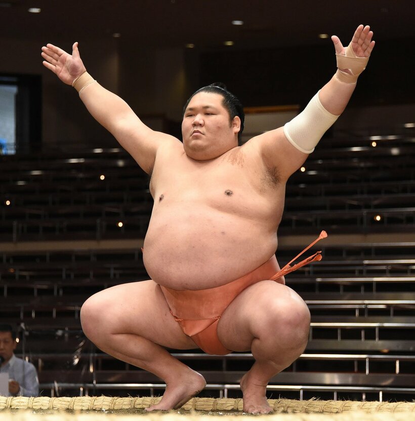 引退する千代大龍