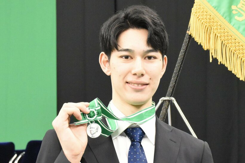 卒業式に出席した甲斐優斗