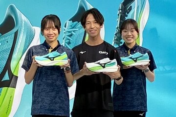 ミズノ新製品発表会に登壇した（左から）窪田舞、嶋津雄大、本間香