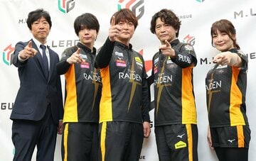 「TEAM RAIDEN / 雷電」の(左から)から高柳寛哉監督、本田朋広、瀬戸熊直樹、萩原聖人、黒沢咲