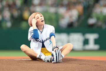 ストライクが入らずマウンドに座るＹＵ－ＫＩ