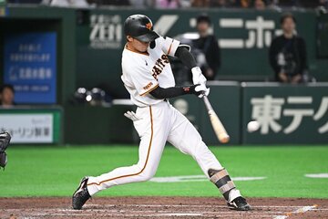 ５回、追撃のソロを放った巨人・平山功太