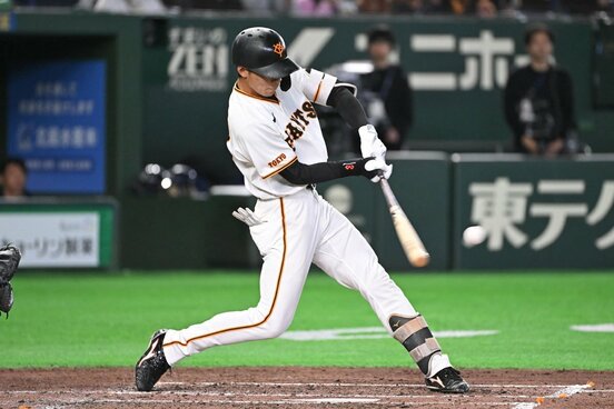 ５回、追撃のソロを放った巨人・平山功太