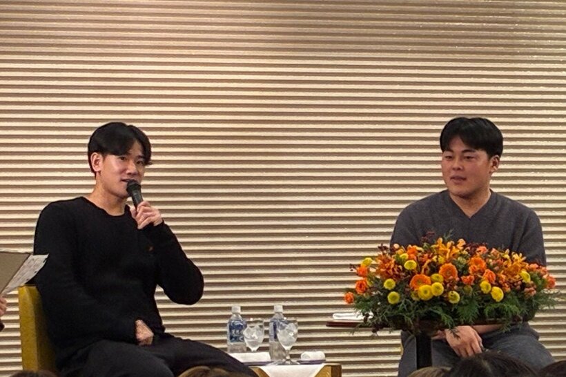 トークショーに登壇した井上温大（左）と山瀬慎之助