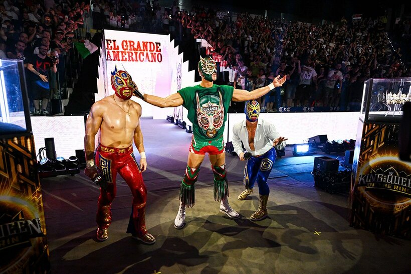 米マットでも注目度上昇中のエル・グランデ・アメリカーノ（中央＝©WWE）