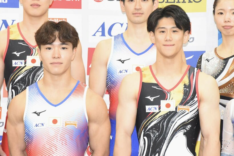 岡 慎之助（左）と橋本大輝