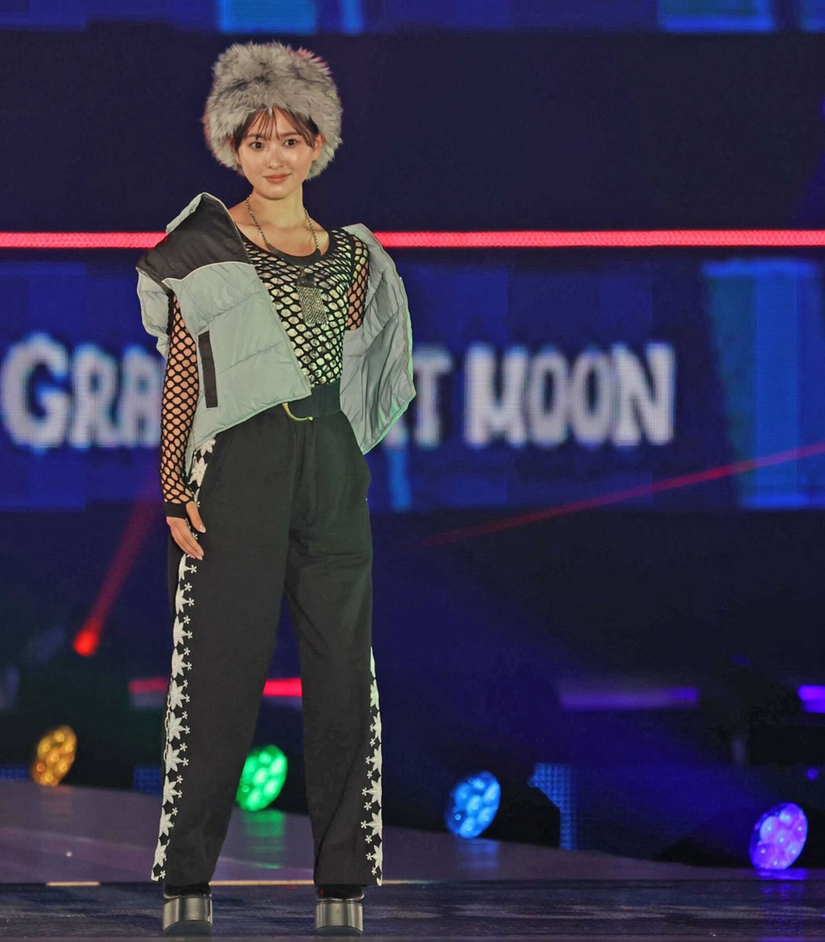 得意げにランウェイを歩く兒玉遥