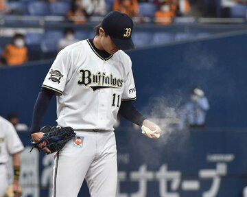  ロジンを大量に手につける山崎福