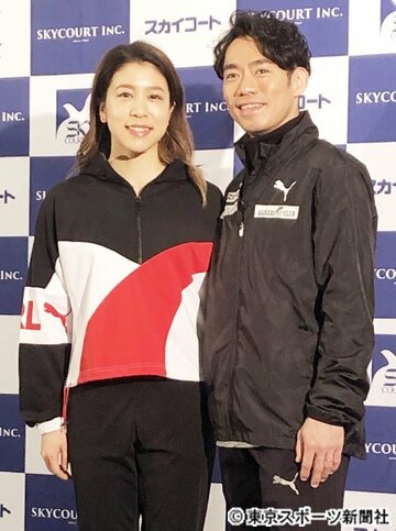  村元哉中（左）と高橋大輔