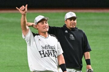 リチャード（左）に金言を授けた山川穂高