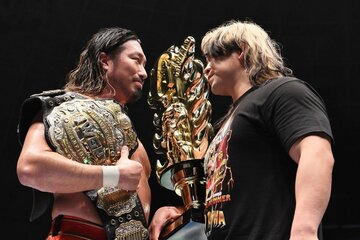試合後、G1覇者・大岩陵平(右)とにらみ合った辻陽太