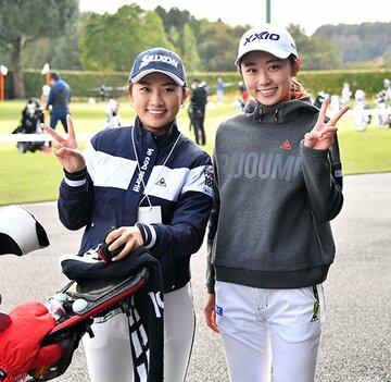  キャディーの姉・安田美祐（左）と安田祐香