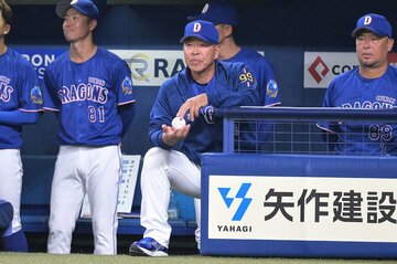 侍ジャパンと相対した中日・井上監督(中)