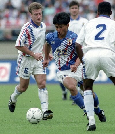 adidas アディダス コンサドーレ 2001-02 ユニフォーム 小倉隆史 写真：レフティーモンスター・小倉隆史 わずか1年で東京V解雇の