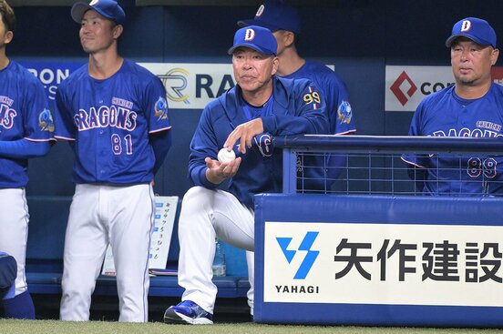 侍ジャパンと相対した中日・井上監督(中)