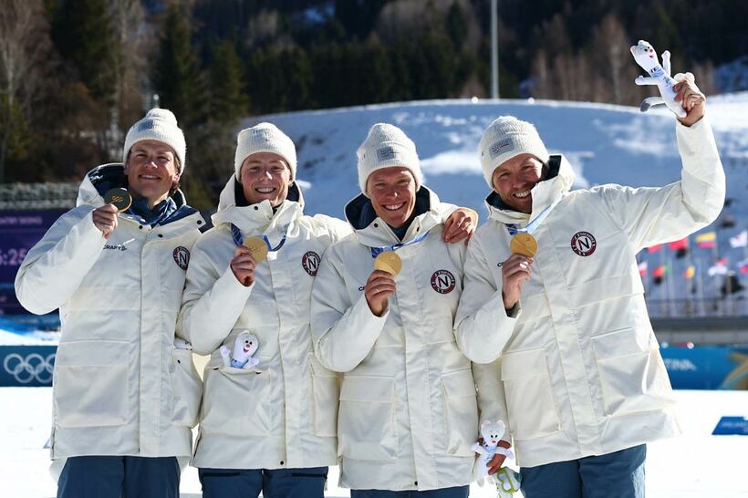 クロスカントリー男子４×７．５kmリレーで優勝したノルウェー（ロイター）