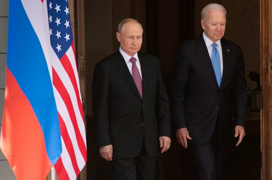  ２１年６月に対面していたプーチン大統領（左）とバイデン大統領だが…（ロイター）