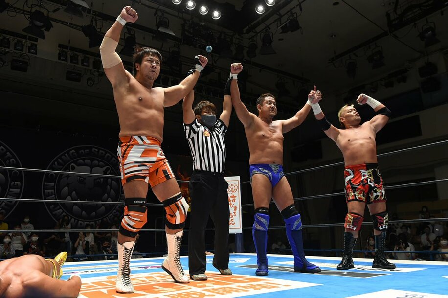  （左から）小島、永田、天山の第３世代トリオがベルトを狙う（新日本プロレス提供）
