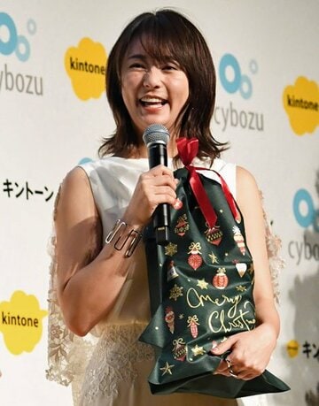  プレゼントにご満悦の木村文乃