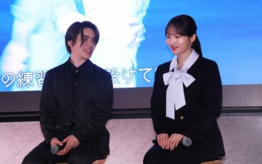 宇野昌磨(左)と本田真凜