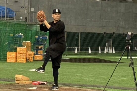 初ブルペン入りした巨人・田中将大投手