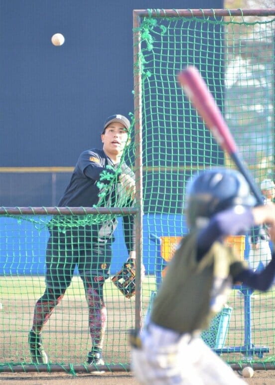 子供たちへの野球教室を行った門脇