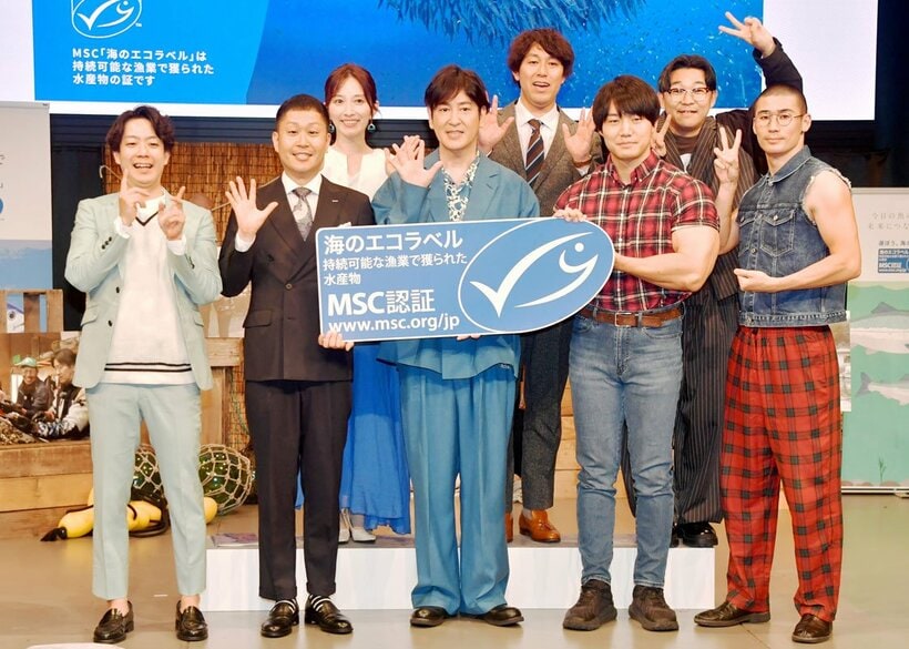 前列左からドンデコルテの小橋共作、渡邉銀二、ココリコの田中直樹、かけおちの青木マッチョ、赤木細マッチョ。後列左から亀井京子、オズワルドの畠中悠、伊藤俊介