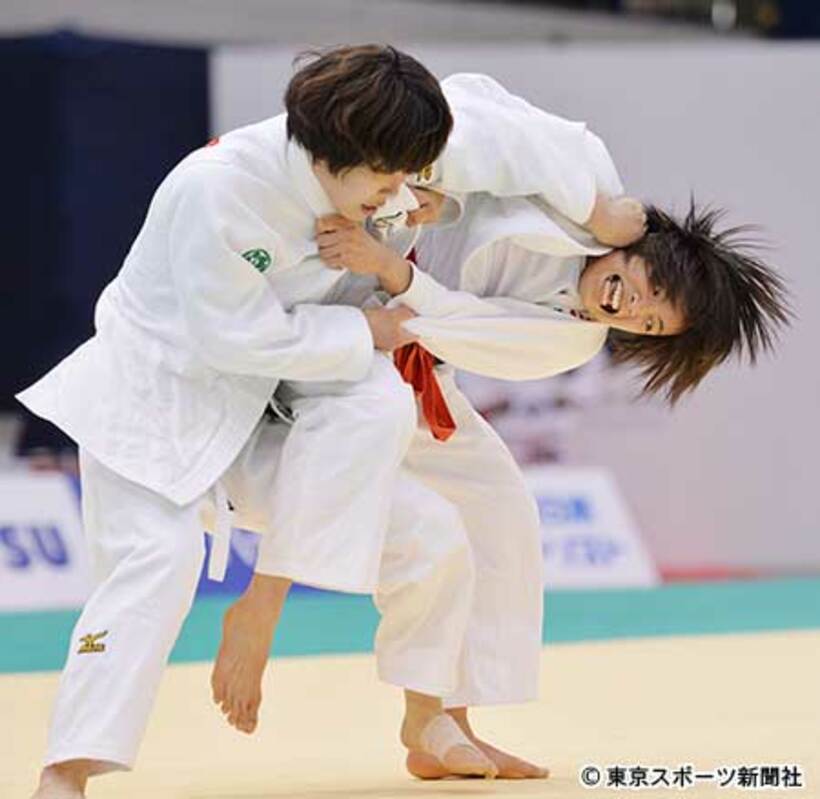 阿部詩は優勝した志々目愛（左）を崩せず準決勝敗退